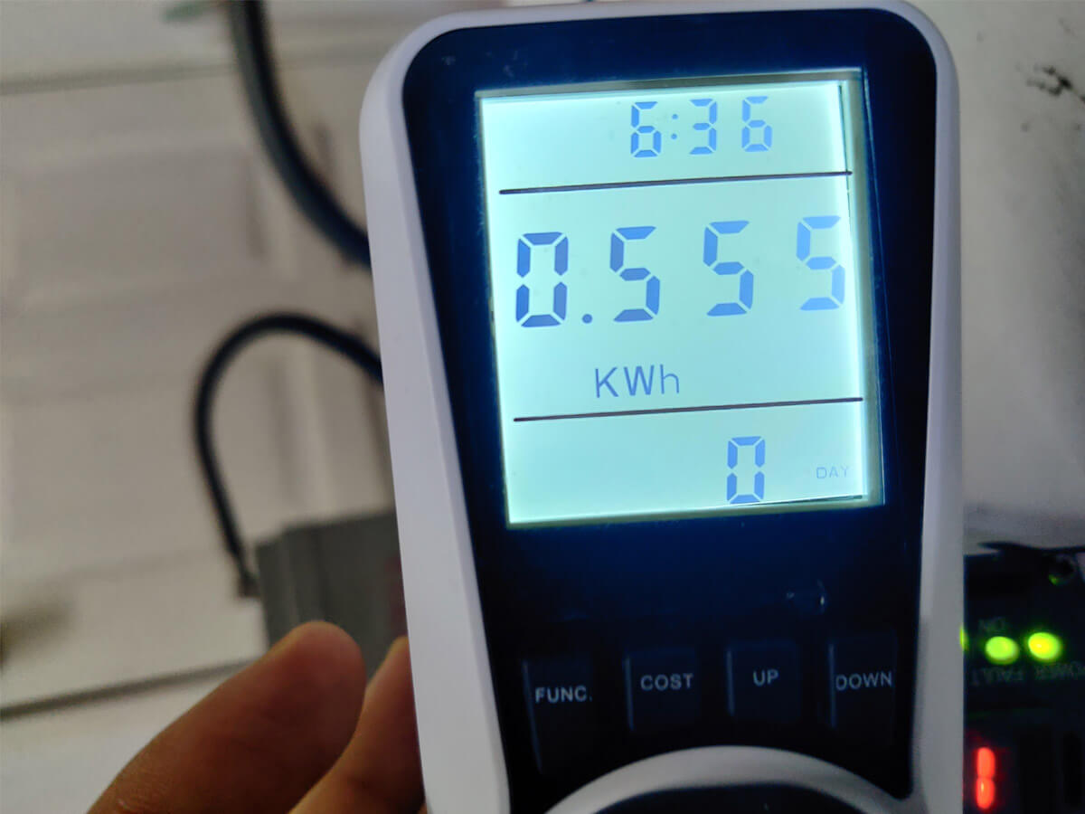 I check the energy usage of my fridge after 6 hours of it running on a battery, and it consumed 0.55 kWh of energy during that time.
